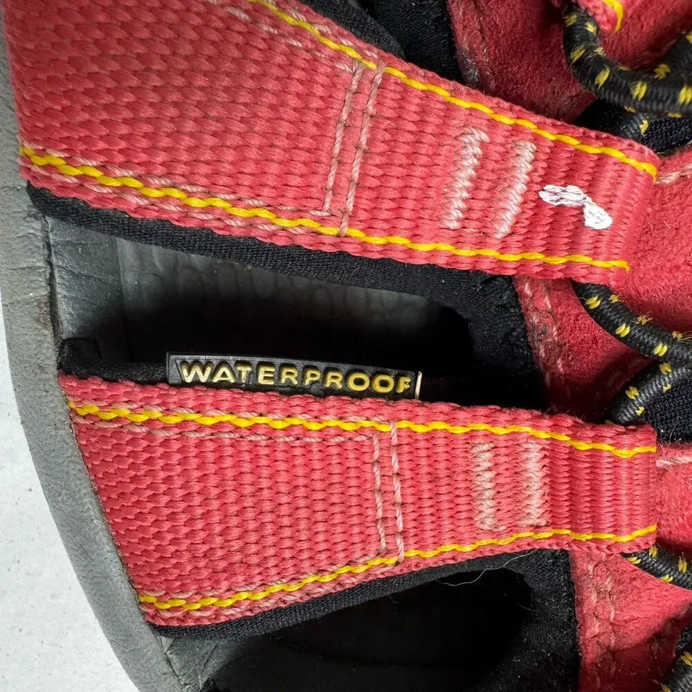 Keen Newport H2 Sandals Shoes Women's 9 Red Casual Comfort Waterproof Hiking